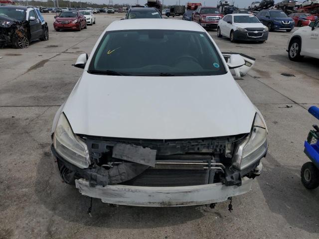 W04GN5EC6B1113216 - 2011 BUICK REGAL CXL WHITE photo 5