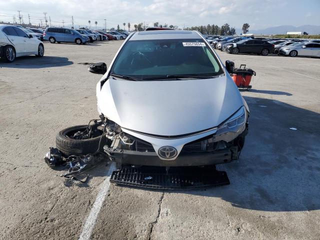 5YFBURHE5HP597049 - 2017 TOYOTA COROLLA L SILVER photo 5