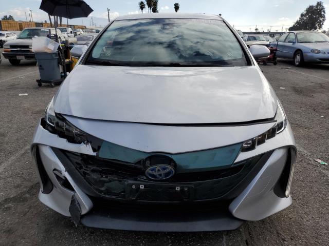 JTDKARFP5J3076991 - 2018 TOYOTA PRIUS PRIM SILVER photo 5