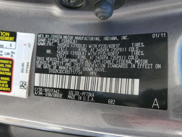 5TDZK3DCXBS117754 - 2011 TOYOTA SIENNA GRAY photo 13