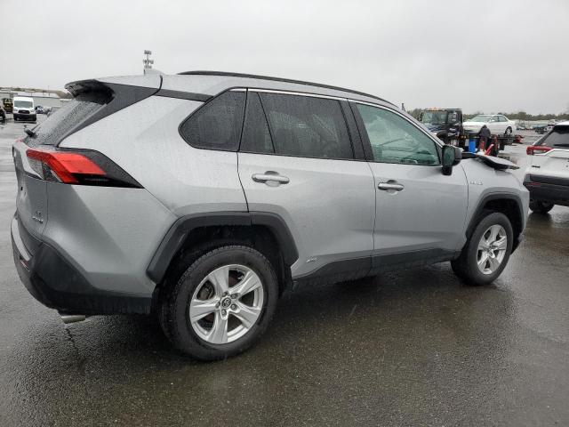 2T3LWRFVXLW094584 - 2020 TOYOTA RAV4 LE SILVER photo 3