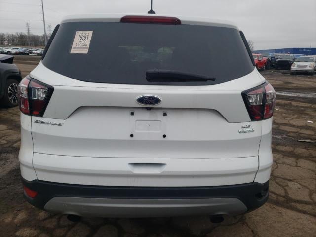 1FMCU0GD0HUD22163 - 2017 FORD ESCAPE SE WHITE photo 6