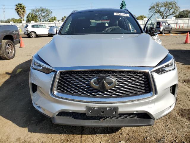 3PCAJ5M11KF141388 - 2019 INFINITI QX50 ESSENTIAL SILVER photo 5