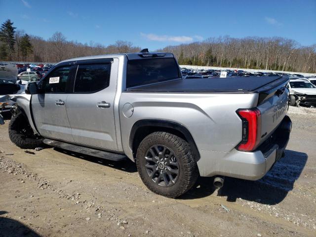 5TFNA5DB3NX028580 - 2022 TOYOTA TUNDRA CREWMAX PLATINUM 银色 照片 2