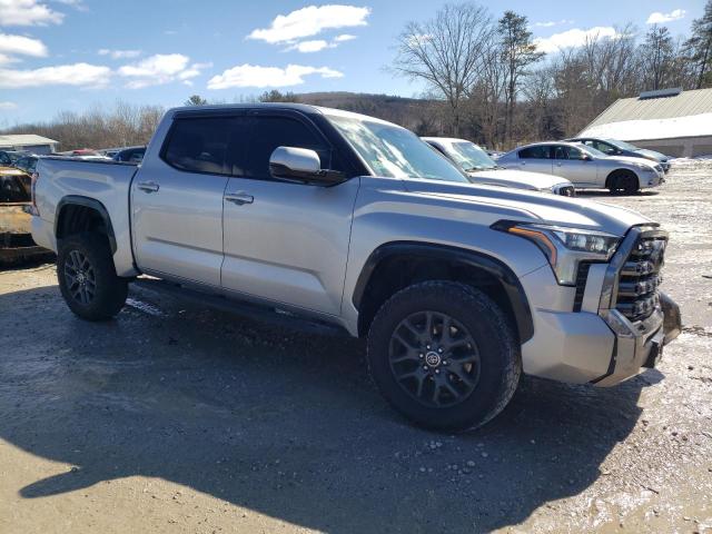 5TFNA5DB3NX028580 - 2022 TOYOTA TUNDRA CREWMAX PLATINUM 银色 照片 4