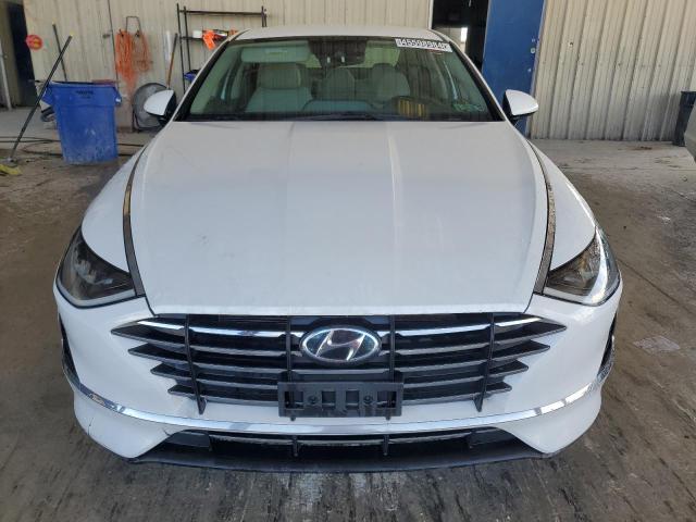 5NPEG4JA3MH128841 - 2021 HYUNDAI SONATA SE WHITE photo 5