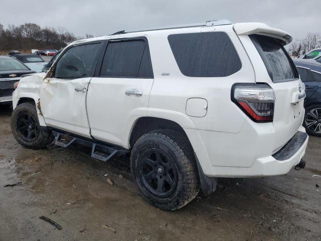 JTEBU5JR7F5255758 - 2015 TOYOTA 4RUNNER SR5 WHITE photo 2