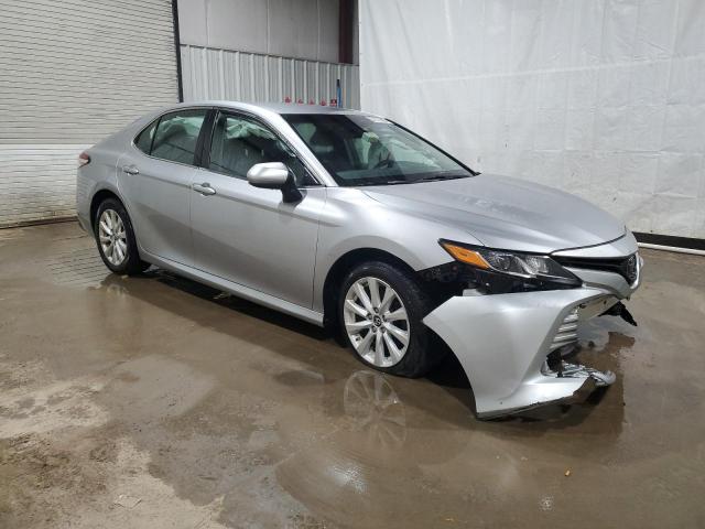 4T1B11HK4JU142455 - 2018 TOYOTA CAMRY L SILVER photo 4