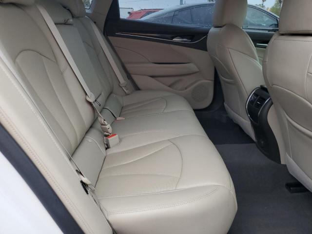 1G4ZP5SS9JU142237 - 2018 BUICK LACROSSE ESSENCE WHITE photo 10