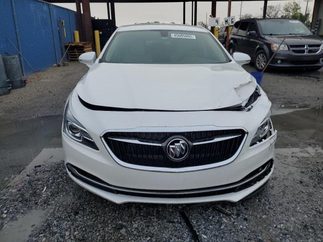 1G4ZP5SS9JU142237 - 2018 BUICK LACROSSE ESSENCE WHITE photo 5