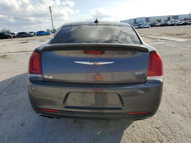 2C3CCABT3JH151367 - 2018 CHRYSLER 300 S GRAY photo 6