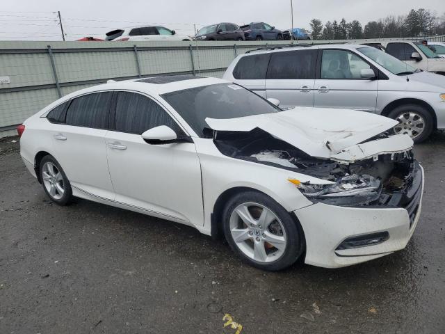 1HGCV2F92JA006315 - 2018 HONDA ACCORD TOURING WHITE photo 4