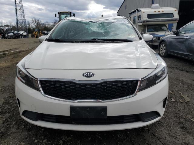 3KPFK4A76HE132710 - 2017 KIA FORTE LX WHITE photo 5