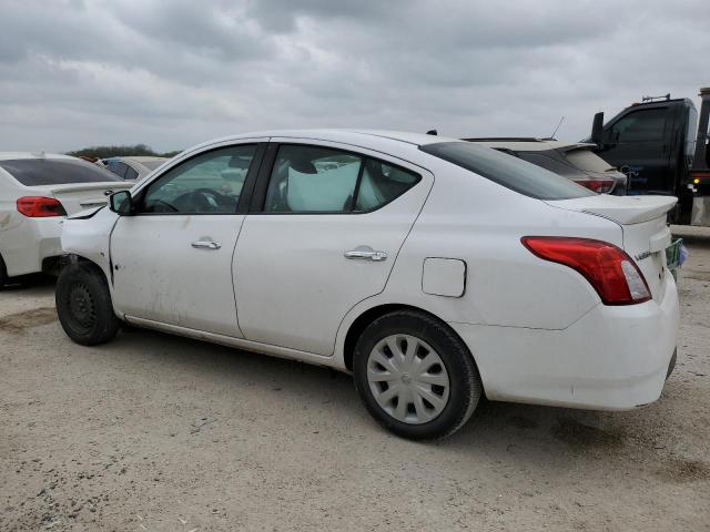 3N1CN7AP5JL837532 - 2018 NISSAN VERSA S WHITE photo 2