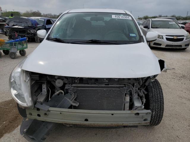 3N1CN7AP5JL837532 - 2018 NISSAN VERSA S WHITE photo 5