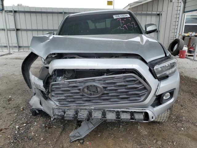 3TMCZ5AN0NM483732 - 2022 TOYOTA TACOMA DOUBLE CAB SILVER photo 5