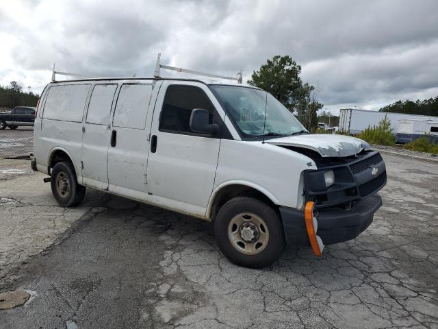 1GCWGFFA3B1117075 - 2011 CHEVROLET EXPRESS G2 WHITE photo 4