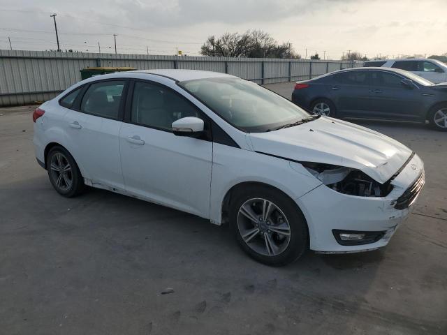 1FADP3FEXGL374275 - 2016 FORD FOCUS SE WHITE photo 4