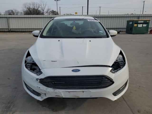 1FADP3FEXGL374275 - 2016 FORD FOCUS SE WHITE photo 5