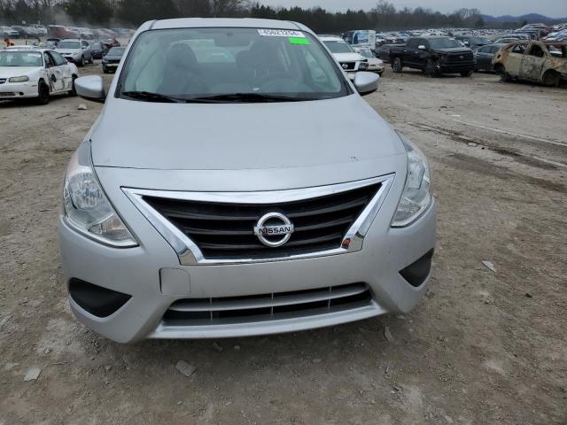 3N1CN7AP5KL877725 - 2019 NISSAN VERSA S SILVER photo 5