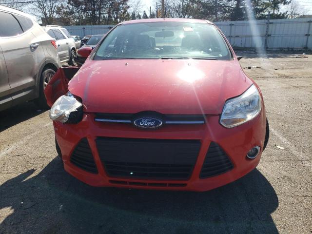 1FADP3F26DL320554 - 2013 FORD FOCUS SE RED photo 5