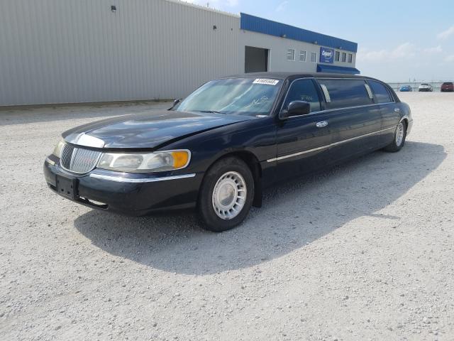 1L1FM81W4XY642939 - 1999 LINCOLN TOWN CAR EXECUTIVE BLACK photo 2