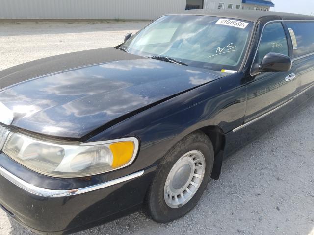 1L1FM81W4XY642939 - 1999 LINCOLN TOWN CAR EXECUTIVE BLACK photo 9