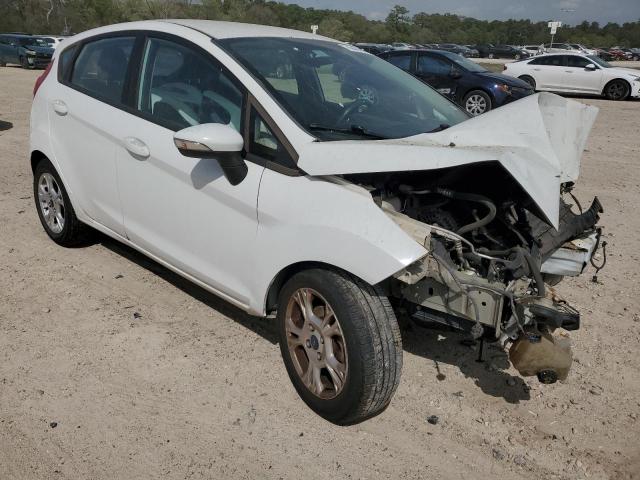 3FADP4EJ1FM172782 - 2015 FORD FIESTA SE WHITE photo 4