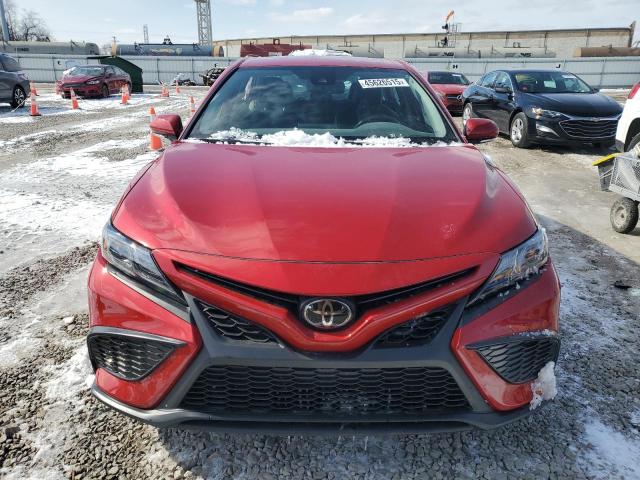 4T1T11BK6PU074049 - 2023 TOYOTA CAMRY SE NIGHT SHADE RED photo 5