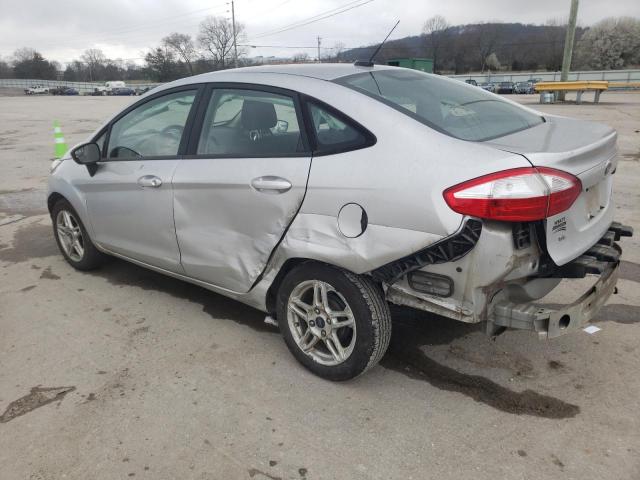 3FADP4BJ8JM105884 - 2018 FORD FIESTA SE SILVER photo 2