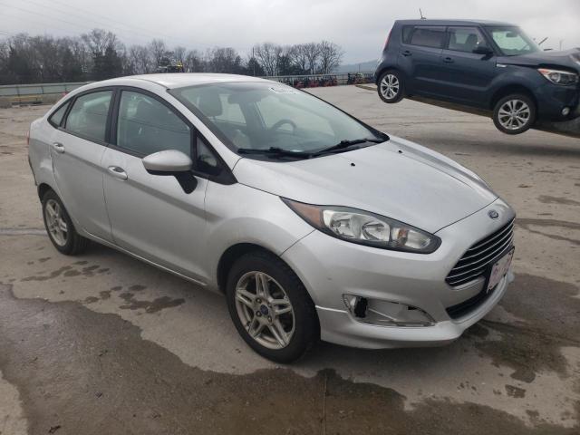 3FADP4BJ8JM105884 - 2018 FORD FIESTA SE SILVER photo 4