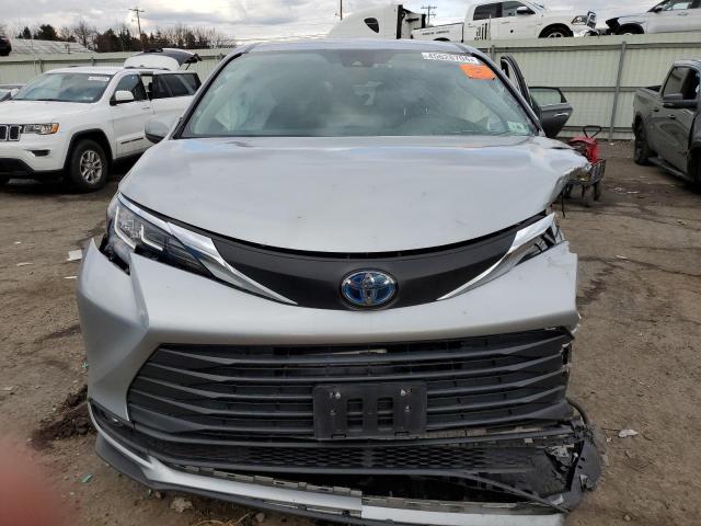 5TDKRKEC2MS011632 - 2021 TOYOTA SIENNA LE SILVER photo 5