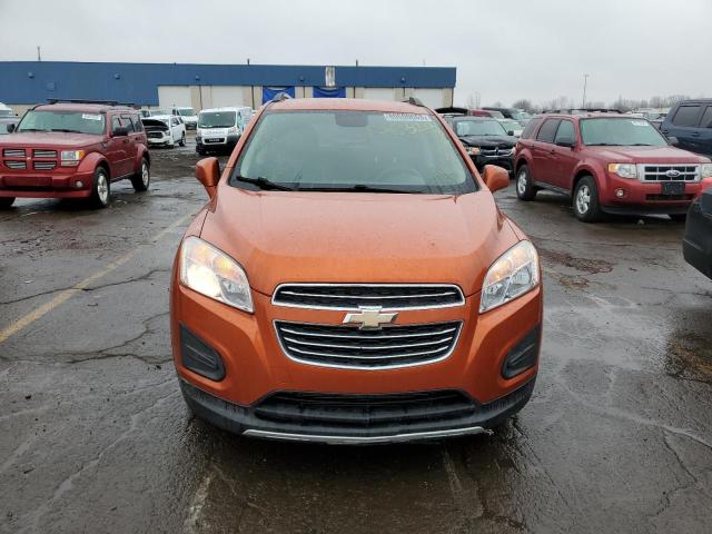 KL7CJLSB7FB144990 - 2015 CHEVROLET TRAX 1LT ORANGE photo 5