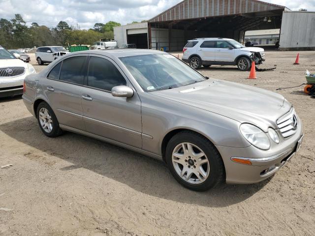 WDBUF65J95A712950 - 2005 MERCEDES-BENZ E 320 GRAY photo 4