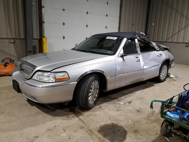 1LNHM81W64Y647949 - 2004 LINCOLN TOWN CAR EXECUTIVE SILVER photo 1