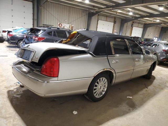 1LNHM81W64Y647949 - 2004 LINCOLN TOWN CAR EXECUTIVE SILVER photo 3