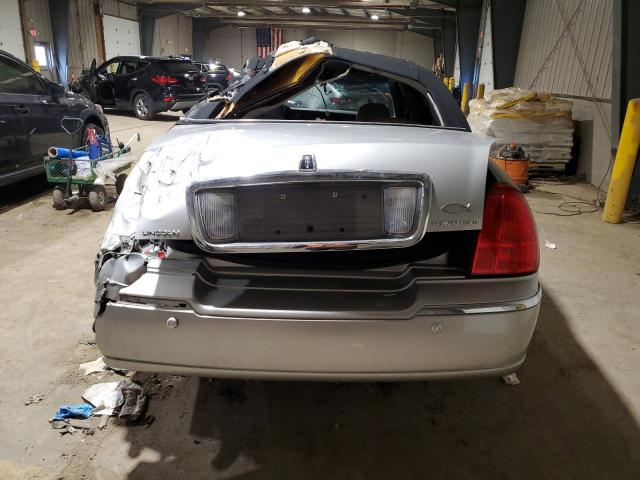 1LNHM81W64Y647949 - 2004 LINCOLN TOWN CAR EXECUTIVE SILVER photo 6