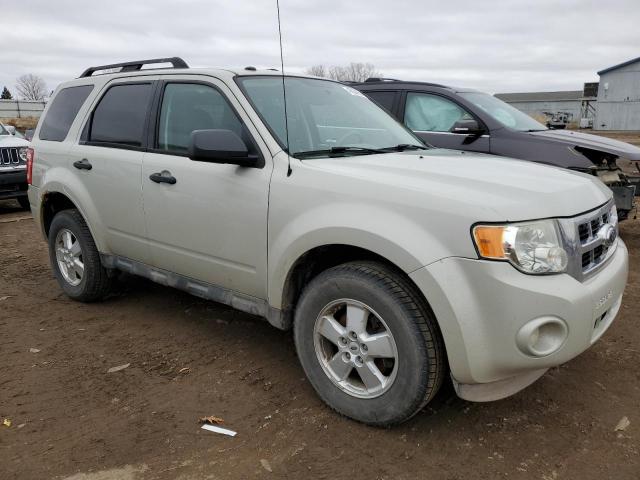 1FMCU03789KC99650 - 2009 FORD ESCAPE XLT WHITE photo 4