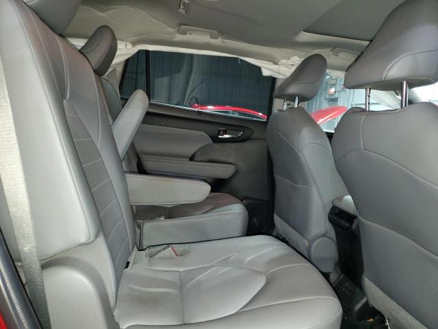 5TDGZRBH0NS591866 - 2022 TOYOTA HIGHLANDER XLE 红色 照片 11