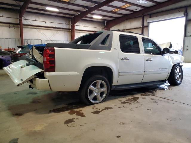 3GNTKGE3XBG169564 - 2011 CHEVROLET AVALANCHE LTZ WHITE photo 3