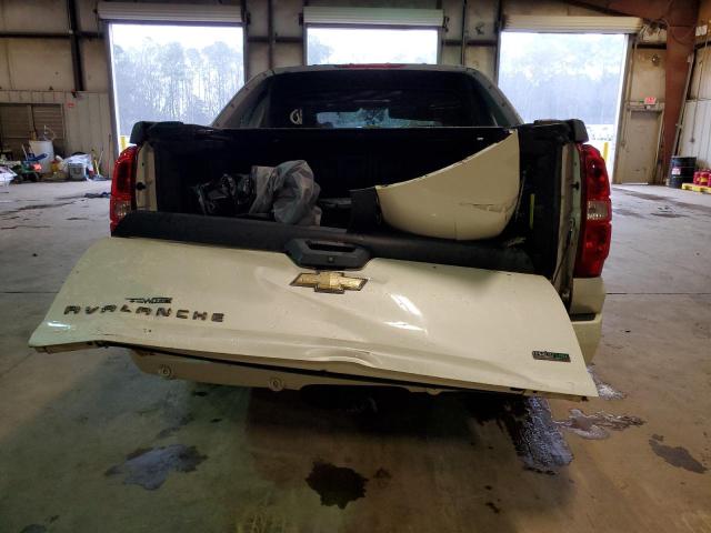 3GNTKGE3XBG169564 - 2011 CHEVROLET AVALANCHE LTZ WHITE photo 6