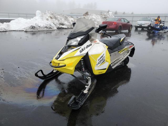 2BPSUCHA8HV000168 - 2017 SKI DOO MXZ SPORT YELLOW photo 2