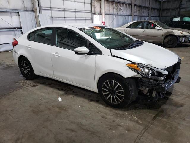 KNAFX4A66F5425697 - 2015 KIA FORTE LX WHITE photo 4