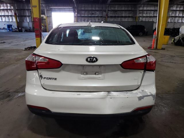 KNAFX4A66F5425697 - 2015 KIA FORTE LX WHITE photo 6