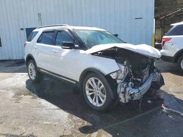 1FM5K8D8XJGB76427 - 2018 FORD EXPLORER XLT WHITE photo 4