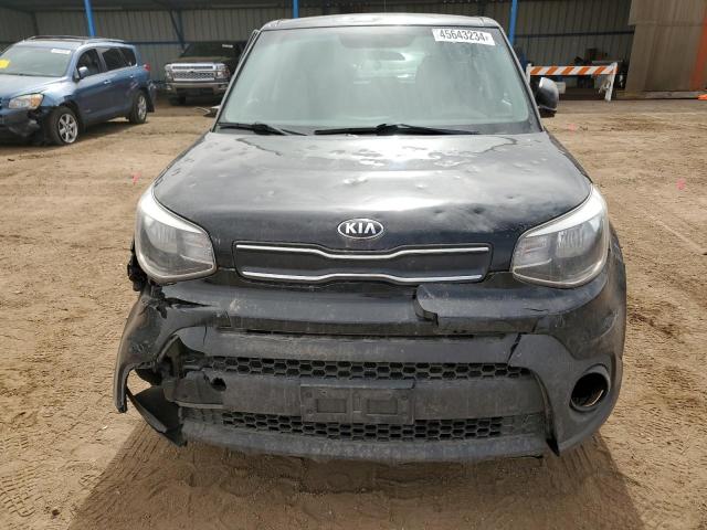 KNDJN2A28J7545910 - 2018 KIA SOUL BLACK photo 5