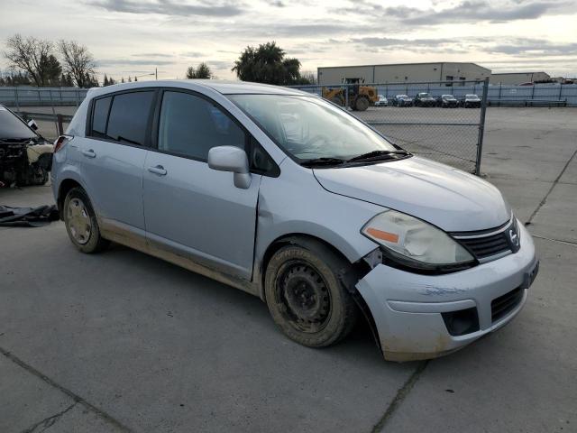 3N1BC13E08L407332 - 2008 NISSAN VERSA S SILVER photo 4