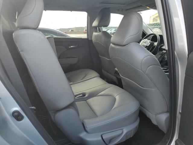 5TDGZRAH0NS143225 - 2022 TOYOTA HIGHLANDER XLE SILVER photo 10