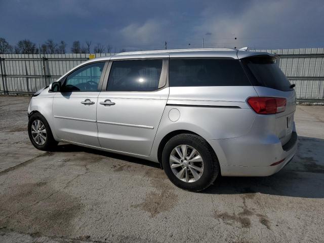 KNDMB5C11H6312625 - 2017 KIA SEDONA LX SILVER photo 2