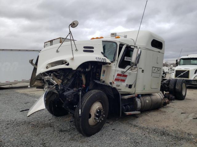 1M1AW07Y1BM014340 - 2011 MACK 600 CXU600 WHITE photo 2